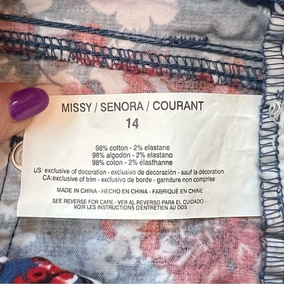 $5 ADD ON‎ with $15+ Bundle Bandolino Amy Short Floral Cuffed Shorts Sz 14 EUC - Picture 11 of 12